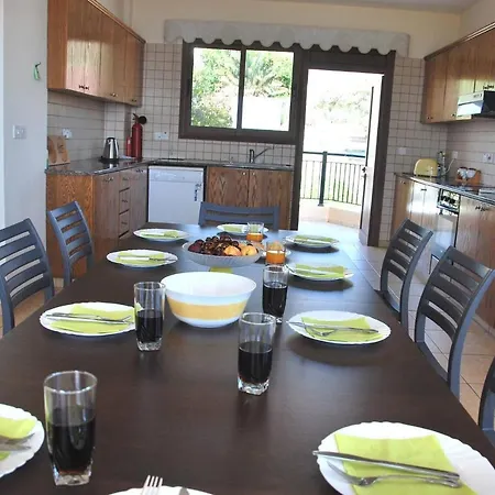 Only 50m To The Sea, Sleeps 12, Polis Villa Pomos