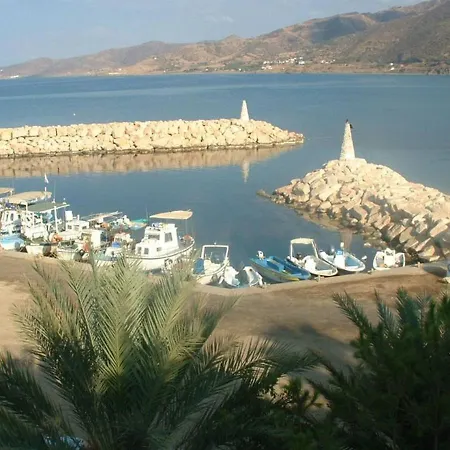 Only 50m To The Sea, Sleeps 12, Polis