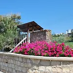 Only 50m To The Sea, Sleeps 12, Polis Villa