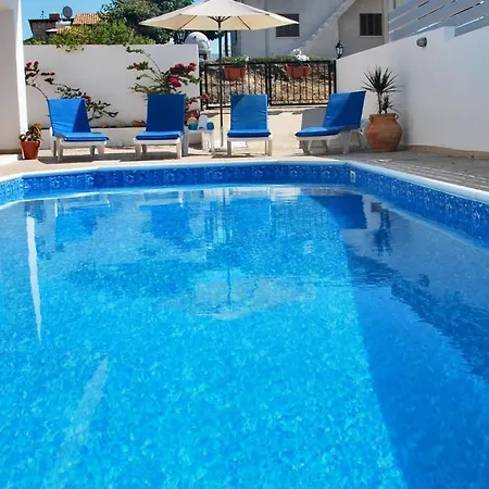 Only 50m To The Sea, Sleeps 12, Polis *