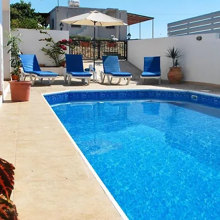 Only 50m To The Sea, Sleeps 12, Polis
