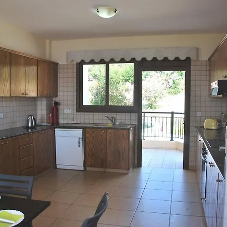 Only 50m To The Sea, Sleeps 12, Polis Villa *