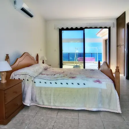 Only 50m To The Sea, Sleeps 12, Polis * Pomos