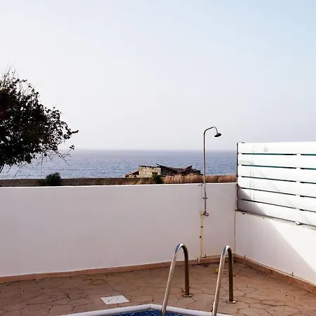 Only 50m To The Sea, Sleeps 12, Polis Villa *