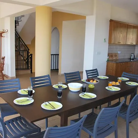 Only 50m To The Sea, Sleeps 12, Polis Villa *