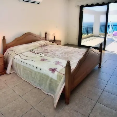 Villa Only 50m To The Sea, Sleeps 12, Polis Pomos