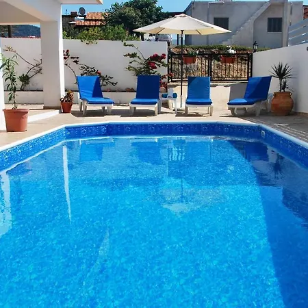 Only 50m To The Sea, Sleeps 12, Polis Villa