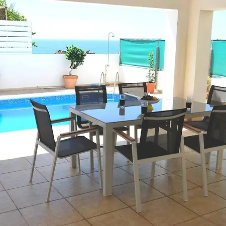 Only 50m To The Sea, Sleeps 12, Polis Villa
