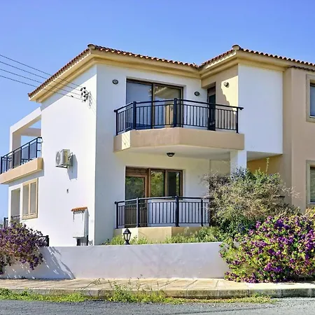 Only 50m To The Sea, Sleeps 12, Polis Pomos