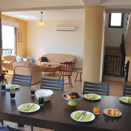 Only 50m To The Sea, Sleeps 12, Polis Villa