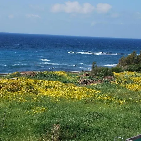 Only 50m To The Sea, Sleeps 12, Polis *