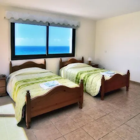 Only 50m To The Sea, Sleeps 12, Polis