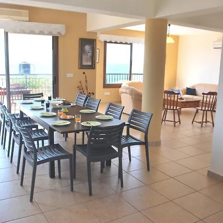 Only 50m To The Sea, Sleeps 12, Polis Villa