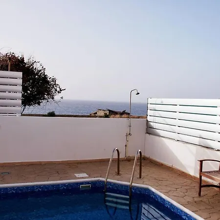 Only 50m To The Sea, Sleeps 12, Polis *