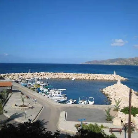 Villa Only 50m To The Sea, Sleeps 12, Polis Pomos