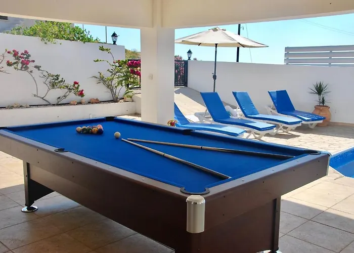 Only 50m To The Sea, Sleeps 12, Polis