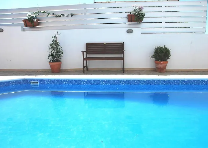 Only 50m To The Sea, Sleeps 12, Polis