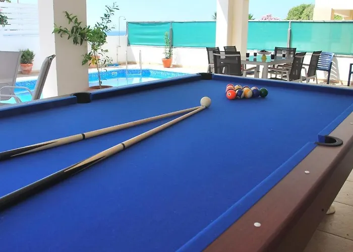 Only 50m To The Sea, Sleeps 12, Polis Vila Pomos