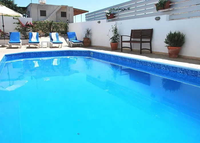 Only 50m To The Sea, Sleeps 12, Polis