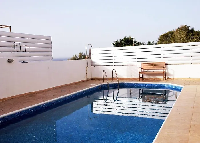 Vila Only 50m To The Sea, Sleeps 12, Polis