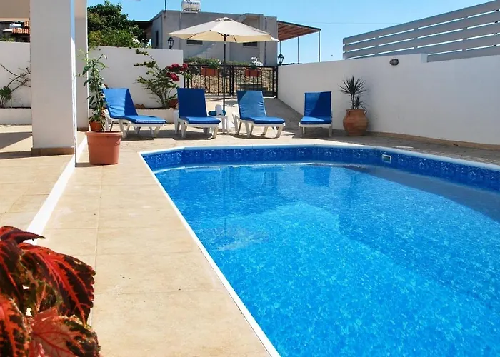 Only 50m To The Sea, Sleeps 12, Polis
