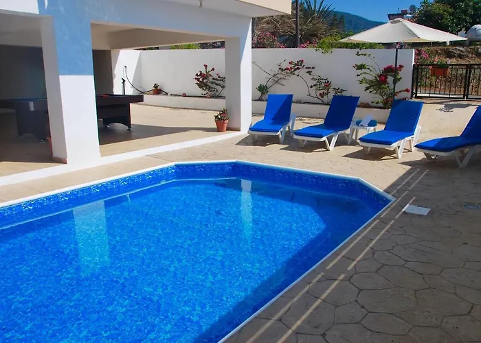 Only 50m To The Sea, Sleeps 12, Polis Pomos