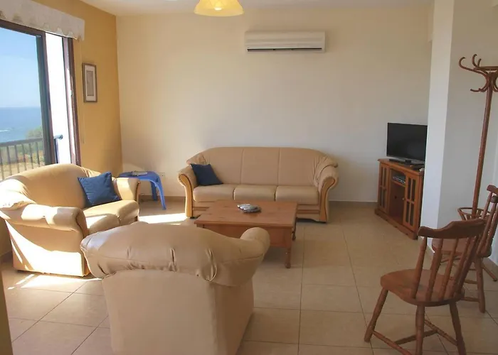 Vila Only 50m To The Sea, Sleeps 12, Polis *
