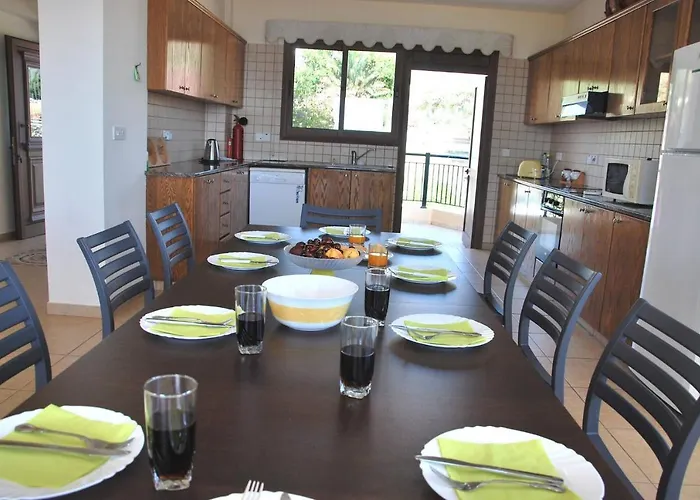 Only 50m To The Sea, Sleeps 12, Polis Vila Pomos