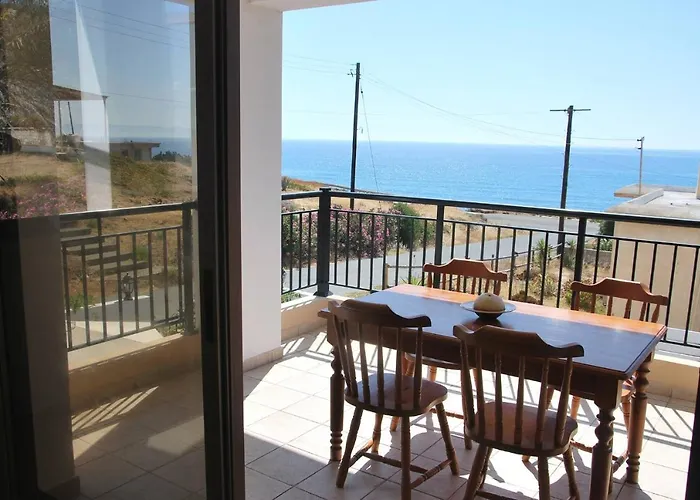 Only 50m To The Sea, Sleeps 12, Polis Vila Pomos
