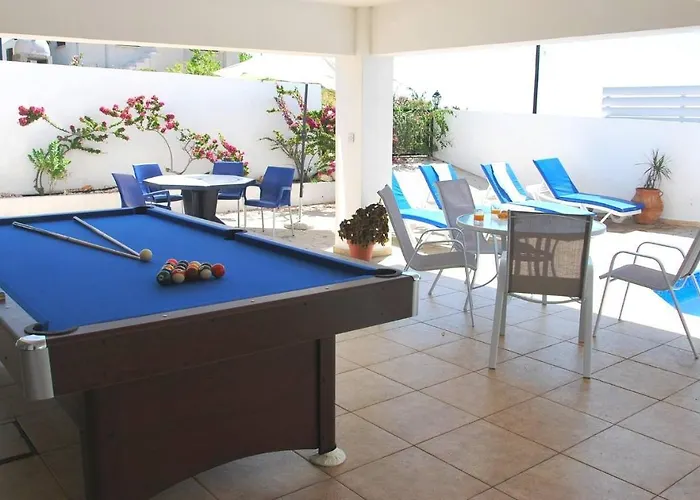 Only 50m To The Sea, Sleeps 12, Polis