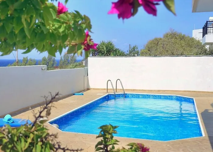 Only 50m To The Sea, Sleeps 12, Polis Vila Pomos