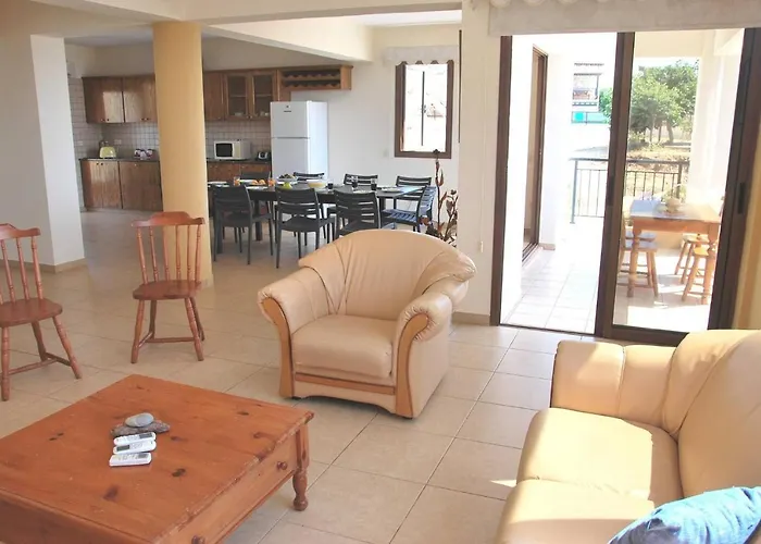 Only 50m To The Sea, Sleeps 12, Polis * Pomos