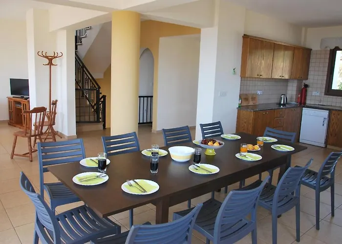 Only 50m To The Sea, Sleeps 12, Polis Vila *