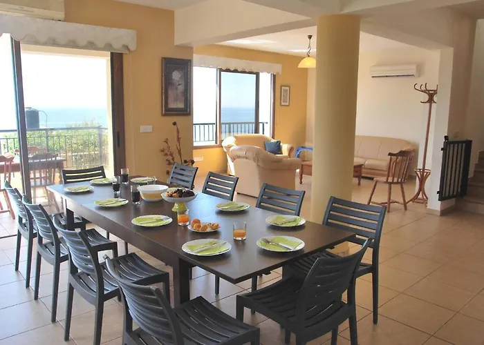 וילה Only 50m To The Sea, Sleeps 12, Polis *