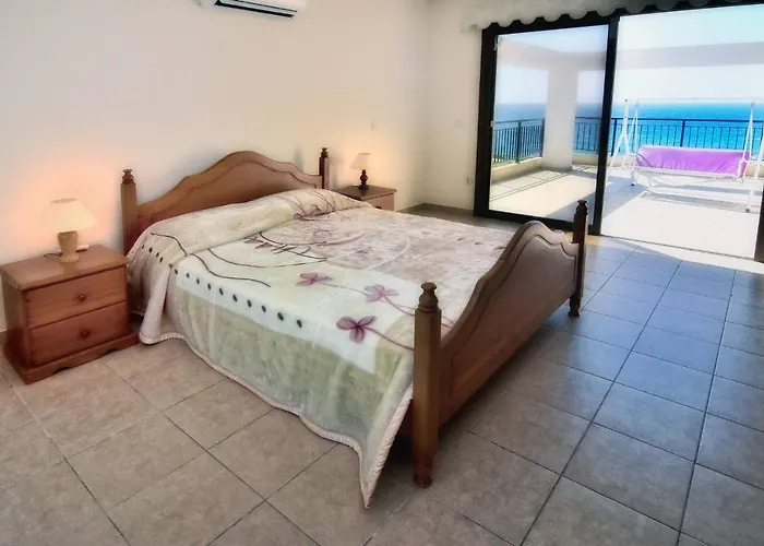 Vila Only 50m To The Sea, Sleeps 12, Polis Pomos