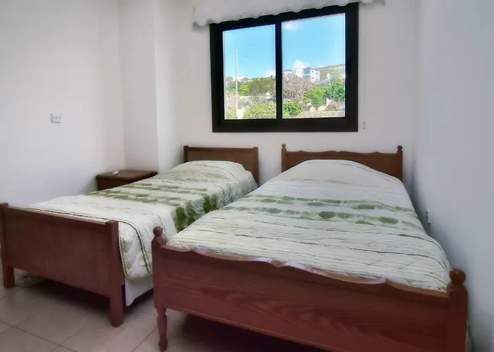 Only 50m To The Sea, Sleeps 12, Polis