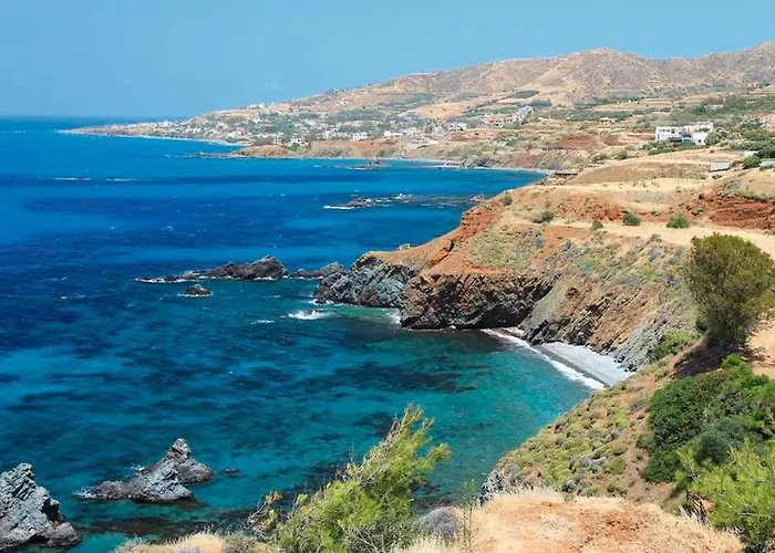 Only 50m To The Sea, Sleeps 12, Polis פומוס