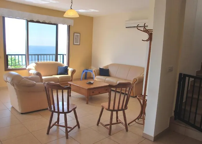 Vila Only 50m To The Sea, Sleeps 12, Polis *