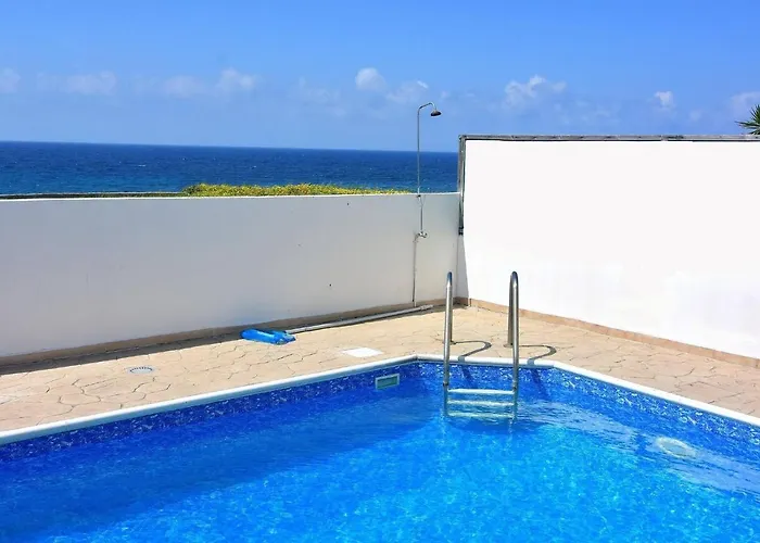 Vila Only 50m To The Sea, Sleeps 12, Polis