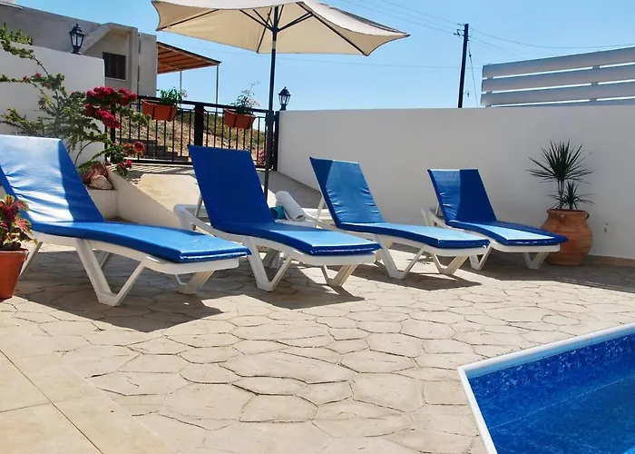 וילה Only 50m To The Sea, Sleeps 12, Polis