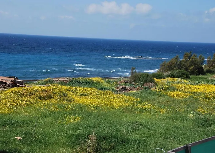 Only 50m To The Sea, Sleeps 12, Polis *