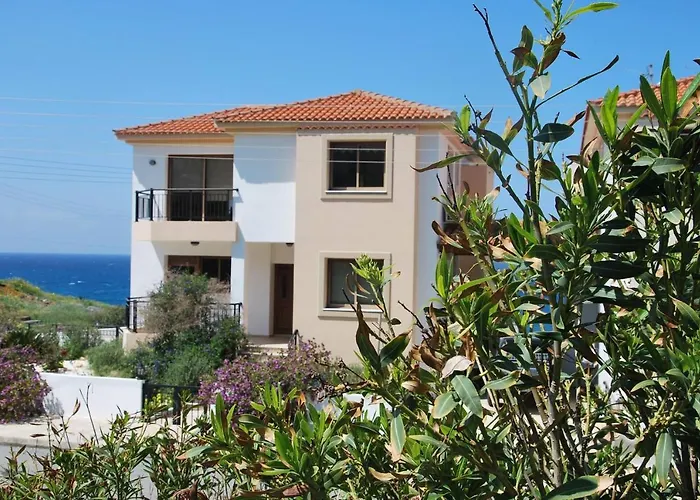 Only 50m To The Sea, Sleeps 12, Polis