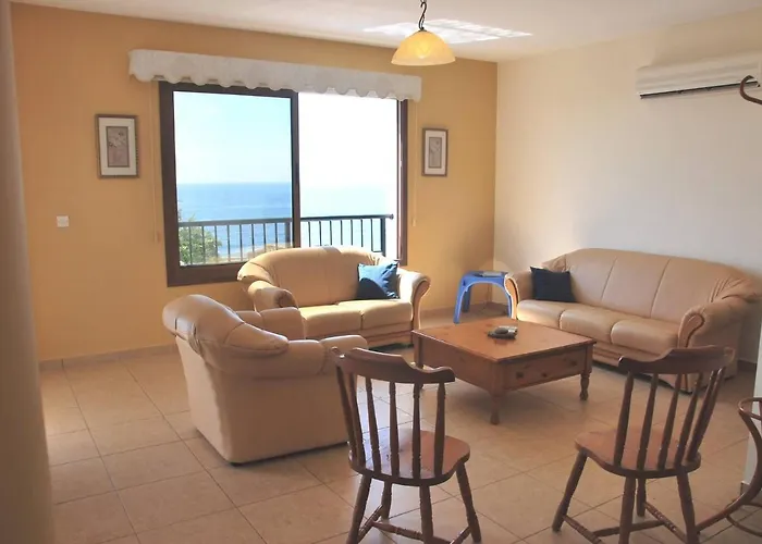Only 50m To The Sea, Sleeps 12, Polis Vila *