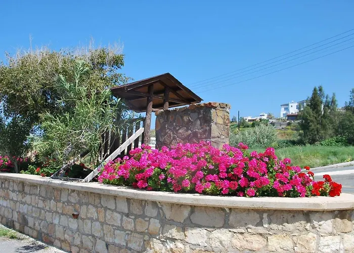 Only 50m To The Sea, Sleeps 12, Polis Vila