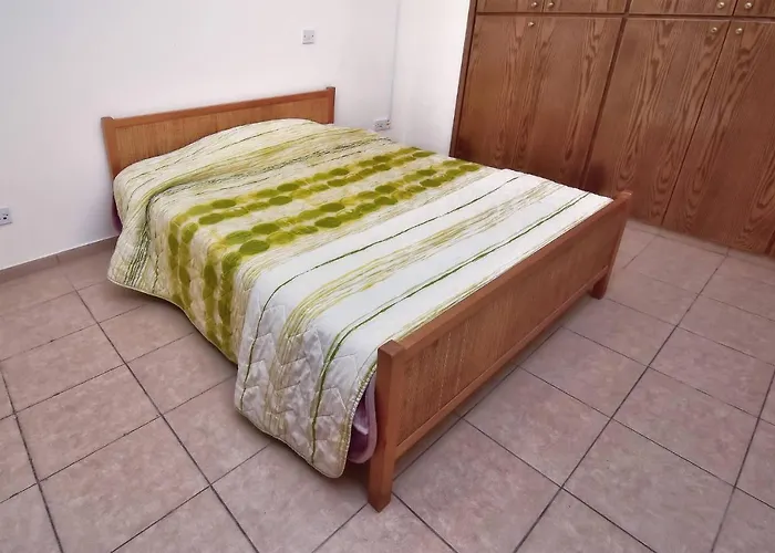 Only 50m To The Sea, Sleeps 12, Polis Vila *