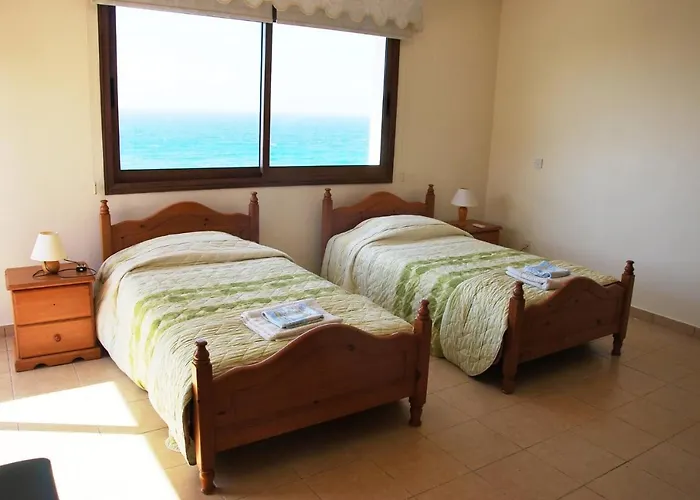 Only 50m To The Sea, Sleeps 12, Polis Vila *