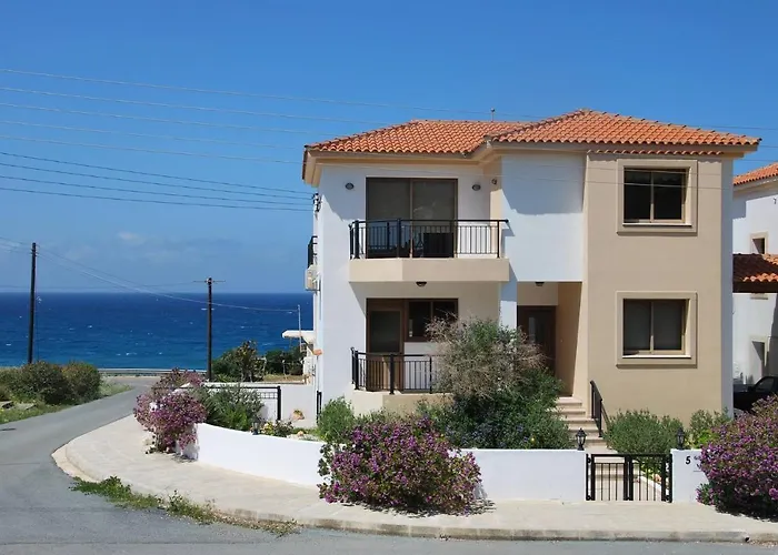 Vila Only 50m To The Sea, Sleeps 12, Polis *