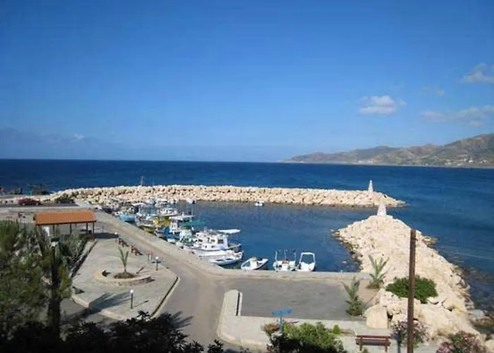Vila Only 50m To The Sea, Sleeps 12, Polis Pomos